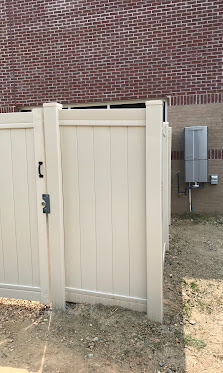 Vinyl privacy gate